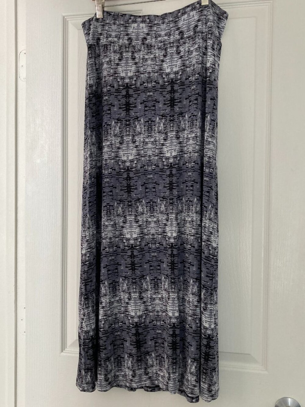 Kensie long skirt women's size L